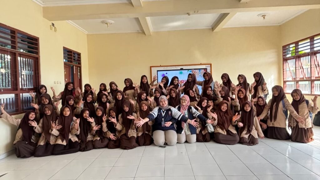 Cegah Diare Sejak Dini, Mahasiswa KKNT UNDIP Tim IDBU-25 Edukasi Keamanan Pangan bagi Siswa Kelas 8 SMP Ma'arif Karangawen sebagai Wujud Dukungan SDG's 3, 4, dan 12 k2 07 a1 g1
