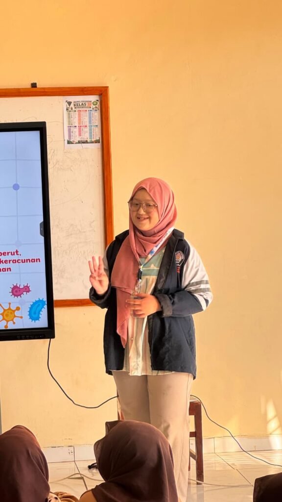 Cegah Diare Sejak Dini, Mahasiswa KKNT UNDIP Tim IDBU-25 Edukasi Keamanan Pangan bagi Siswa Kelas 8 SMP Ma'arif Karangawen sebagai Wujud Dukungan SDG's 3, 4, dan 12 k2 07 a1 g4