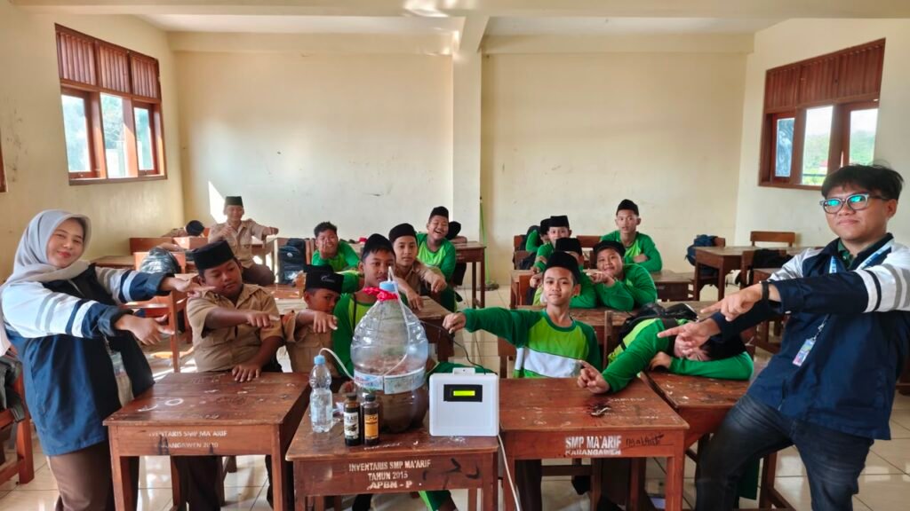 Perancangan dan Pengembangan Sistem Smart POC Berbasis Teknologi Sebagai Media Edukasi Pengelolaan Sampah Organik Bagi Siswa SMP Mendukung (SDGs 4 dan 12) k2 10 a1 g1