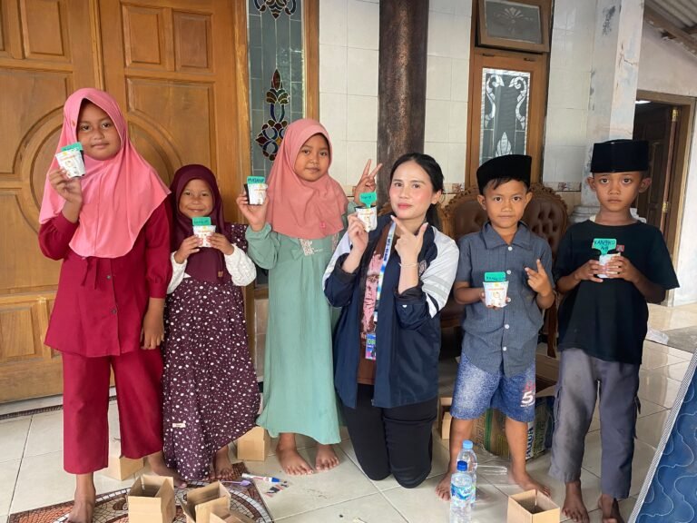Foto bersama siswa SD setelah kegiatan edukasi dan praktik menanam sayuran
